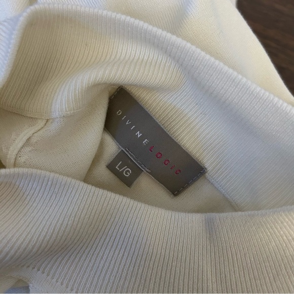 Divine Logic Keyhole Front Sweater L - Picture 4 of 8